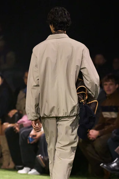 Look 15